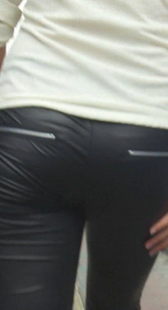 包臀皮裤腰细屁股圆又紧