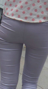 超紧身裤小少妇