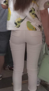 性感圆臀紧身白裤