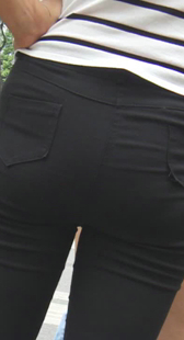 等公交黑紧裤少妇