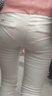 街拍白布裤红内如此性感