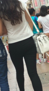 紧身包臀黑裤小妹