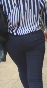 包臀黑裤大屁股