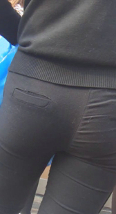 街拍黑裤小少妇视频