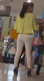 商场性感白裤少妇