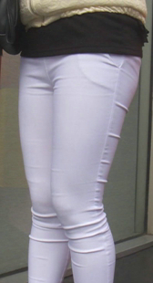 超紧白裤屁股大内痕明显