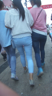 超紧蓝裤细腿少妇