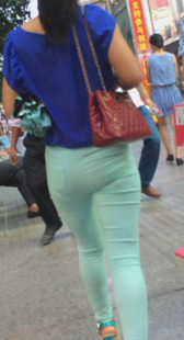 成熟少妇超紧蓝裤