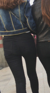 两个黑裤小骚妇