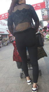 高挑丰臀成熟少妇