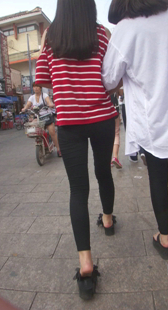 打底黑紧包臀小妹