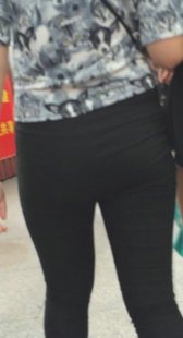 大屁股打底裤少妇