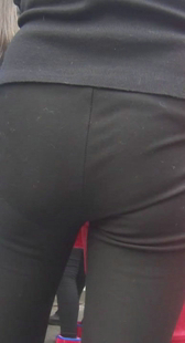 打底裤少妇内痕明显