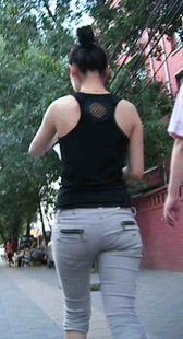 细腰翘臀布裤小妹