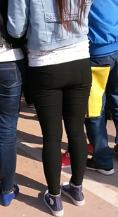 宽臀打底裤小妹