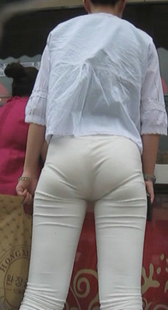 白裤大妈勒成这样