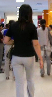 商场白裤超紧内痕