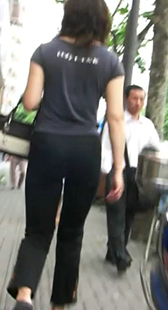 黑裤翘臀小少妇视频