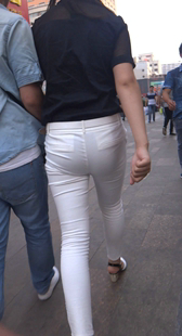 极品白裤透内痕美女开发多