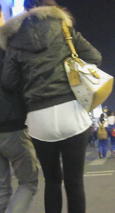 跟拍打底裤小情侣