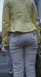 街拍重口味白裤大屁股小少妇