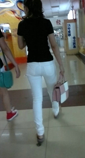 白裤小妹逛商场
