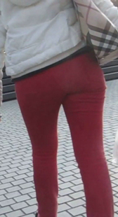 街拍红裤大妈视频