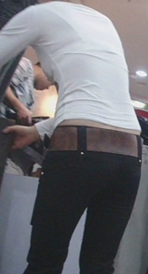 翘臀黑裤老板娘