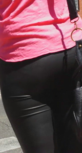 性感圆臀皮裤小靓妹