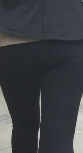 紧身打底裤美少妇