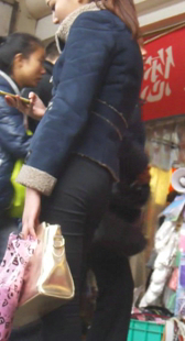 靓丽打底裤少妇