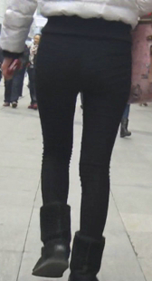 跟拍少妇打底臀