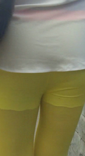 跟拍黄裤打底裤