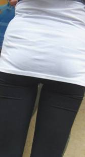 打底紧身裤少妇