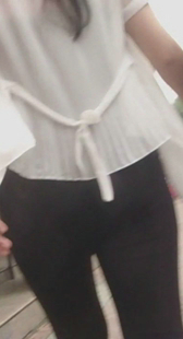 街拍打底裤少妇