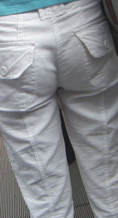 白裤勒沟小少妇