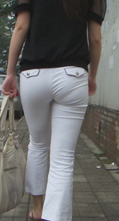 超紧圆臀白裤美少妇