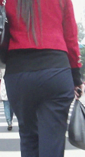 街拍黑色西裤少妇