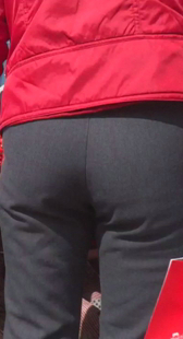 街拍重口味黑裤大妈