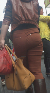 超重口味黄裤宽臀