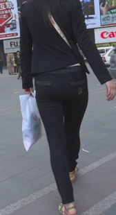 西裤圆臀小少妇