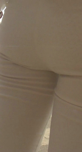 这白裤勒成这样真难为PP了