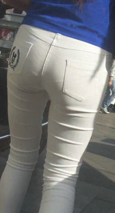 紧身白裤美少妇