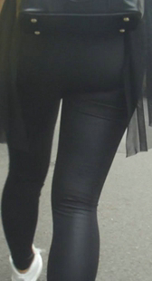 街拍皮裤视频
