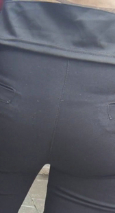 街拍西裤紧臀美少妇