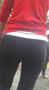 黑裤紧臀走路夹不紧了