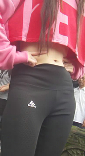 超风骚蛇腰露肚脐，内痕严重变形