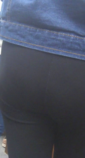 黑裤大臀都要开裂了