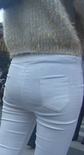 街拍超紧白裤美女内痕明显