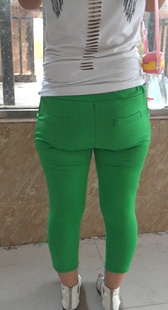 自拍老婆重品味绿裤巨臀